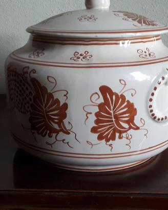 Vaso colorato in ceramica con coperchio