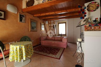 MONOLOCALE A PRADALUNGA