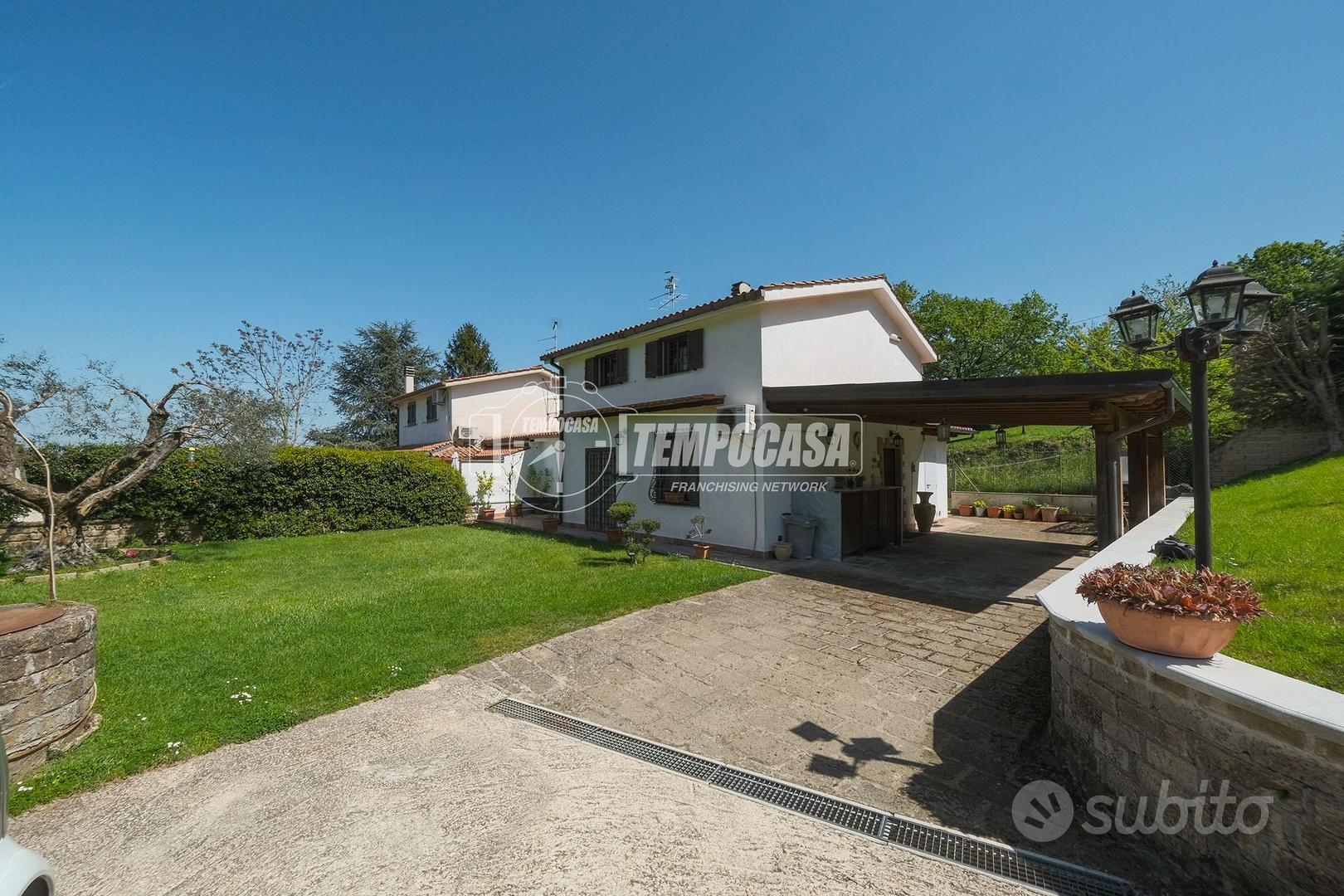 VILLA RISTRUTTURATA PANORAMICA CON AMPIO GIARDINO - Vista 3
