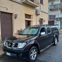 nissan navara con gancio di traino