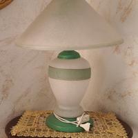 Seguenti lampadari e lumi in foto.