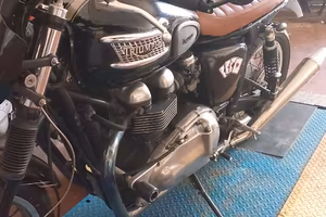 Triumph thruxton 900 efi