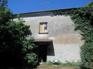 Compendio immobiliare a Quistello(MN)