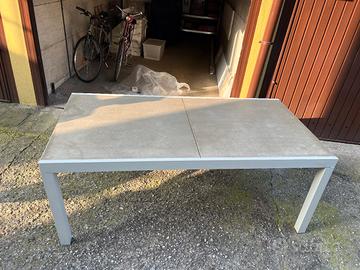 Tavolo da esterno allungabile con 6 sedie