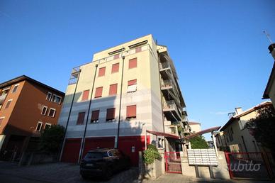2 LOCALI A VICENZA