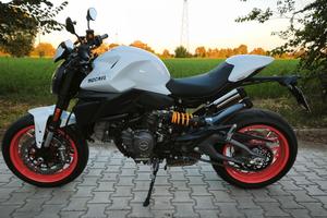 Ducati Monster+ 890 V2 2026 - Bianca