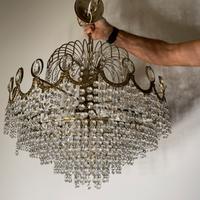 Lampadario antico a cestello in ottone e cristallo