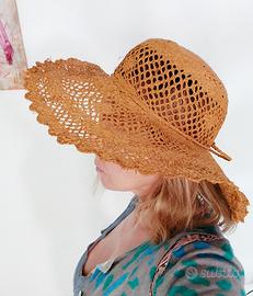 Cappello prendisole in paglia
