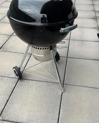 barbecue a Carbonella Weber master touch