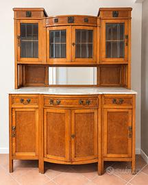 Sala da pranzo in legno credenza, vetrina e tavolo