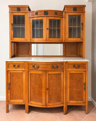 Sala da pranzo in legno credenza, vetrina e tavolo