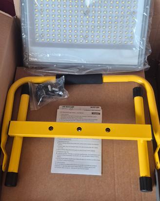 Faro LED da giardino 220W 22000lm IP66 6500K cavo