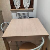 tavolo pari al nuovo con 6 sedie