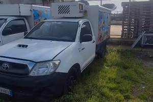 Toyota hilux con cella surgelati