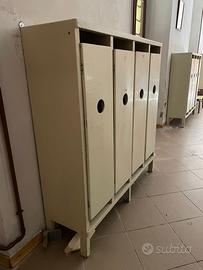 Armadietti bimbi vintage in legno