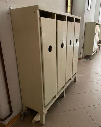 Armadietti bimbi vintage in legno
