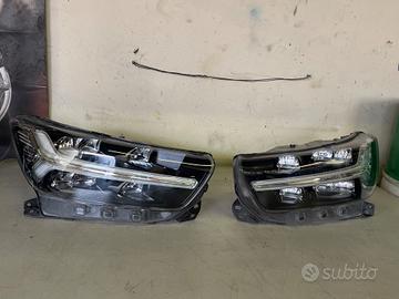 COPPIA DI FARI ANTERIORI VOLVO XC40 2021 31446784