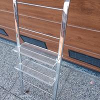 porta asciugamani bagno con mensole