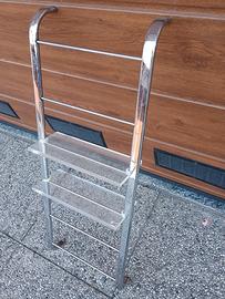 porta asciugamani bagno con mensole