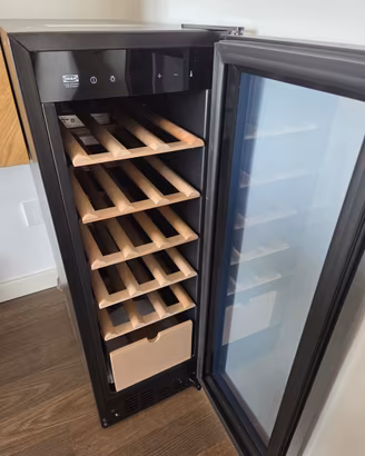 Cantinetta per vini nuovissima mai utilizzata