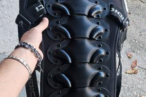paraschiena moto