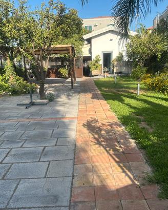 Locale artigianale con terreno a gravina