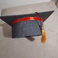 Cappello da laurea nuovo