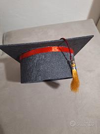 Cappello da laurea nuovo