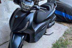 Beverly 400 hpe S nuovo nero