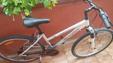 bicicletta Mountain bike Decathlon 