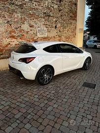 Opel astra J GTC