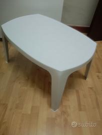 2 tavolini  bassi da giardino in resina bianca 