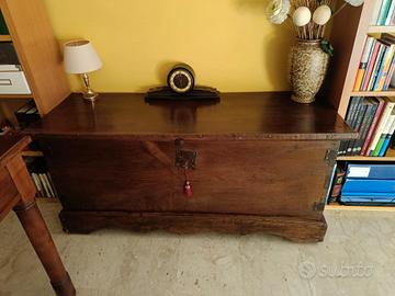 Cassapanca del fine 800' in Castagno