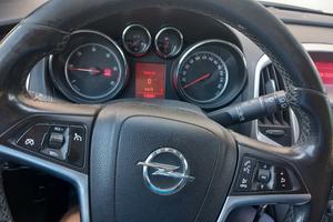 opel astra j 2011