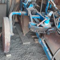 Aratro idraulico a traino destro e sinistro