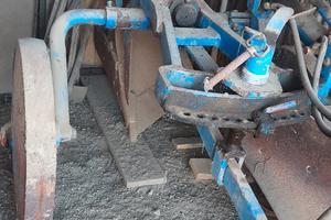 Aratro idraulico a traino destro e sinistro