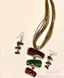 Parure collana con pendente e orecchini