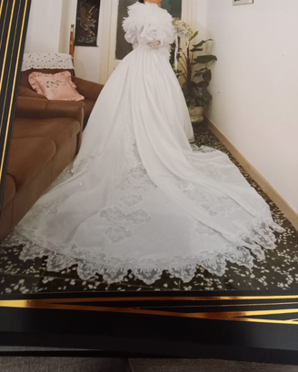Abito da sposa con accessori