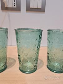 bicchieri azzurri da acqua