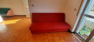 divano letto rosso