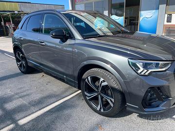 AUDI Q3 Identity Black 35 TDI 150 CV S Tronic