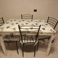 Tavolo in cristallo con sedie