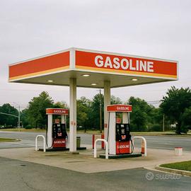 Stazione carburanti e autolavaggio o con officina