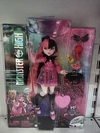 Monster high  .