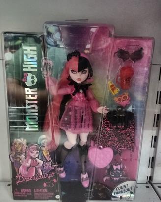 Monster high  .