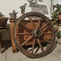 Antica Ruota di Carro in Legno e Ferro - Arredo Ru