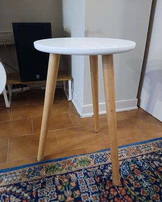 Tavolino treppiede da soggiorno