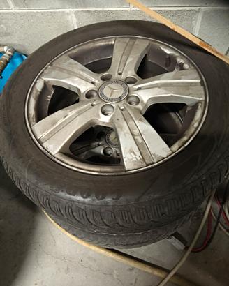 7 Cerchioni e gomme Mercedes B180