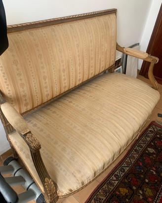 Salotto con poltrone stile Luigi XVI