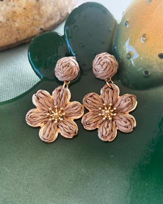 Orecchini Pendenti Fiore beige Placcati Oro